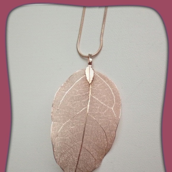 GOLD LEAF NECKLACE - Picture 2 of 3